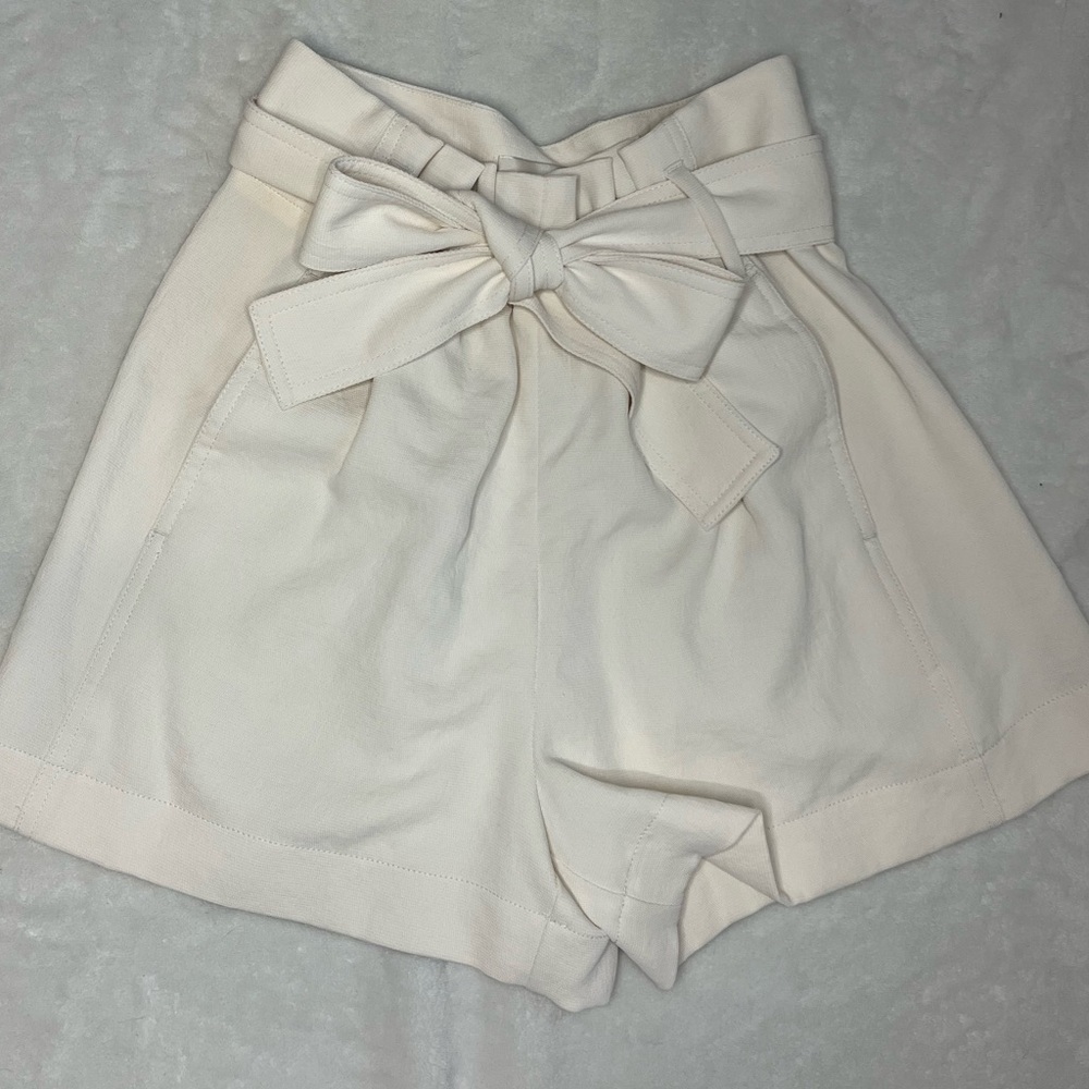 Aritzia/Wilfred High-Waisted Paperbag Shorts - Light Birch - Size 2